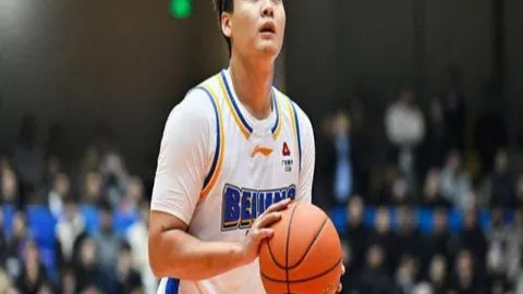 英雄联盟老将战新赛制，中韩巅峰对决将至，网友热议实力差距引焦点