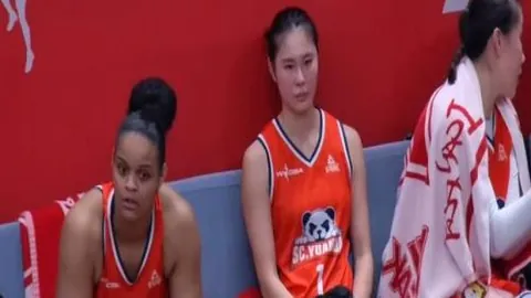 约基奇与穆雷合取63分，击败黄蜂，金块保持九连胜辉煌